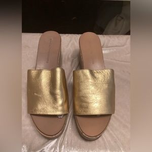 Diane Von Furstenberg Gold slide wedge heel SZ 0